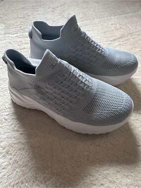NurseBabes Women’s Slip-On Athletic Knit Sneakers - Light Gray